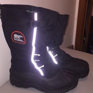 Brand New Mens Snow Boots!